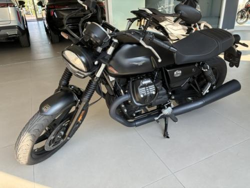 Moto Guzzi V7 Stone III (nero)